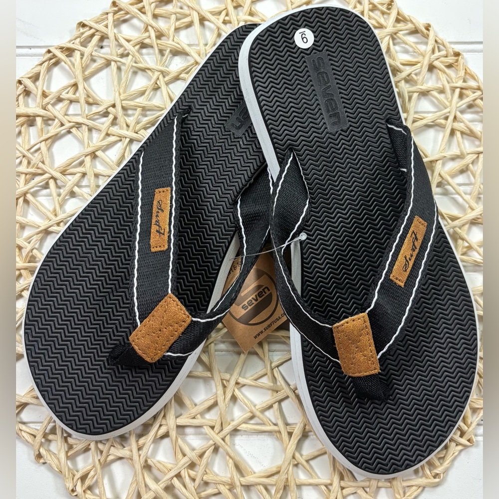 Surf Seven Black and White Men's Flip-Flops NWT